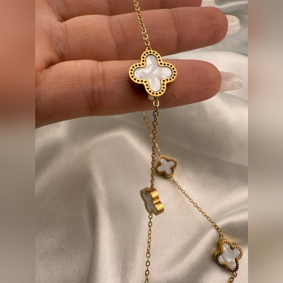Alhambra 18k Gold plated  Gold and White Clover Necklace - Picture 4 of 5